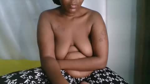 Snapshot of sexy_milk_slut chatting on September 10, 2025, 12:10 am milky online show from September 10, 2025, 12:10 am