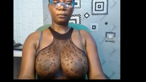 Snapshot of sexy_pearl12 chatting on January 7, 2025, 2:19 pm zoe online show from January 7, 2025, 2:19 pm