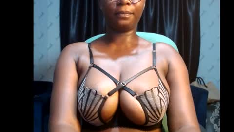 Snapshot of sexy_pearl12 chatting on February 13, 2025, 6:05 pm zoe online show from February 13, 2025, 6:05 pm