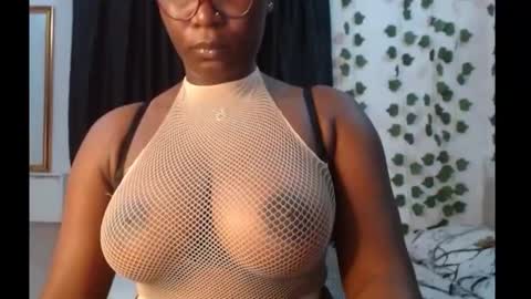 Snapshot of sexy_pearl12 chatting on September 10, 2025, 6:02 am zoe online show from September 10, 2025, 6:02 am