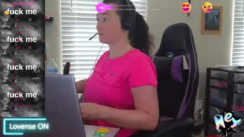 Snapshot of sexydistraction1 chatting on March 11, 2025, 2:51 pm  SexyDistraction  online show from March 11, 2025, 2:51 pm