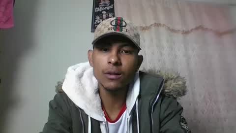 Snapshot of sexyleon69 chatting on February 19, 2025, 12:33 pm Sexy leon online show from February 19, 2025, 12:33 pm