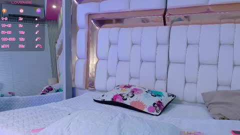 Snapshot of sexysister_ chatting on September 14, 2025, 12:37 pm Kendall online show from September 14, 2025, 12:37 pm