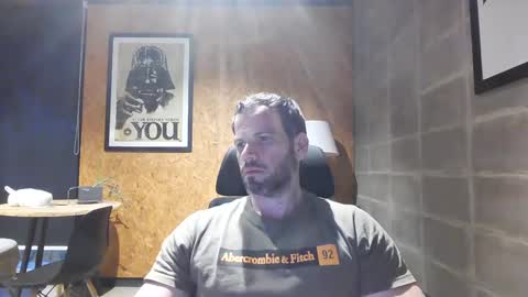 Snapshot of shad0w_hunter chatting on February 17, 2025, 10:25 pm shad0w_hunter online show from February 17, 2025, 10:25 pm