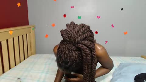 Snapshot of shakkiecam chatting on January 22, 2025, 12:59 am Shaky online show from January 22, 2025, 12:59 am