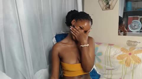 Snapshot of shakkiecam chatting on October 2, 2025, 7:21 pm Shaky online show from October 2, 2025, 7:21 pm