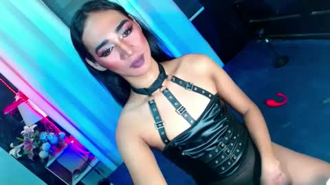 Snapshot of shane_hugexx chatting on December 7, 2024, 11:45 pm MISS SHANE online show from December 7, 2024, 11:45 pm