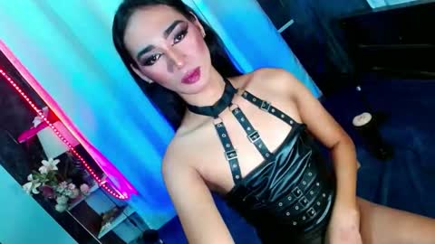 Snapshot of shane_hugexx chatting on December 15, 2024, 4:59 pm MISS SHANE online show from December 15, 2024, 4:59 pm