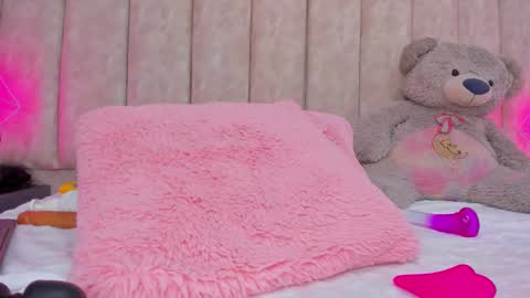 Snapshot of shanelwest7 chatting on December 1, 2024, 4:29 pm Shanel online show from December 1, 2024, 4:29 pm