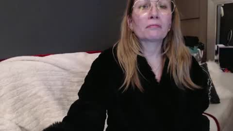 Snapshot of shannon07 chatting on February 23, 2025, 1:13 am Shannon07 online show from February 23, 2025, 1:13 am