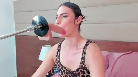 Snapshot of shantall_skinny chatting on October 19, 2025, 3:29 am Shantall online show from October 19, 2025, 3:29 am