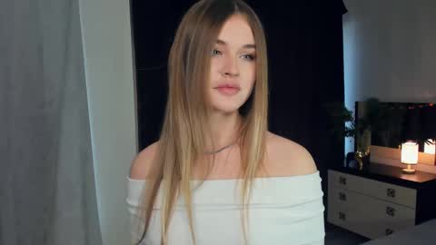 Snapshot of sheenaeast chatting on December 21, 2024, 7:56 am Violet online show from December 21, 2024, 7:56 am