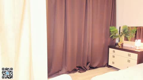 Snapshot of sheenaeast chatting on December 27, 2024, 2:22 pm Violet online show from December 27, 2024, 2:22 pm