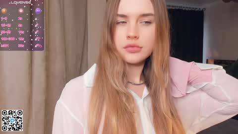 Snapshot of sheenaeast chatting on December 30, 2024, 7:04 am Violet online show from December 30, 2024, 7:04 am