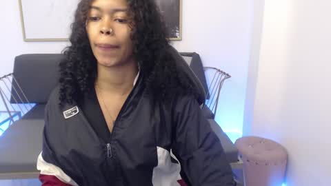 Snapshot of shenna_brunette_ chatting on December 2, 2024, 1:02 pm Shenna online show from December 2, 2024, 1:02 pm