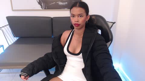 Snapshot of shenna_brunette_ chatting on December 13, 2024, 1:55 pm Shenna online show from December 13, 2024, 1:55 pm