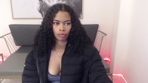 Snapshot of shenna_brunette_ chatting on December 15, 2024, 4:48 pm Shenna online show from December 15, 2024, 4:48 pm