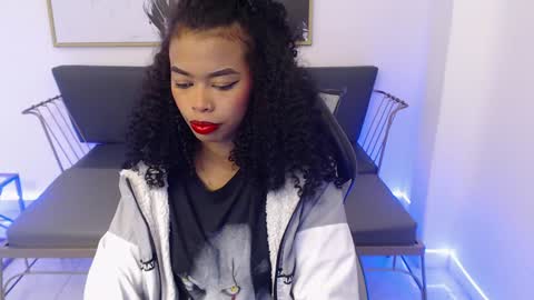 Snapshot of shenna_brunette_ chatting on December 18, 2024, 1:34 pm Shenna online show from December 18, 2024, 1:34 pm