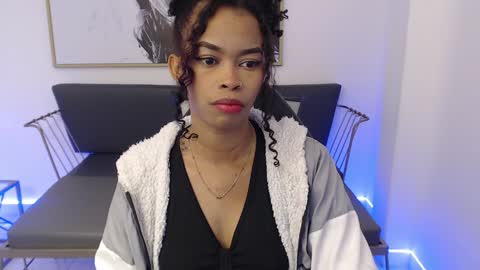 Snapshot of shenna_brunette_ chatting on December 19, 2024, 1:18 pm Shenna online show from December 19, 2024, 1:18 pm