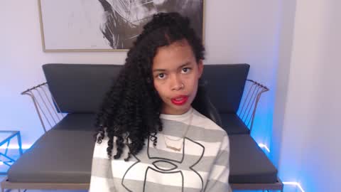 Snapshot of shenna_brunette_ chatting on December 24, 2024, 1:17 pm Shenna online show from December 24, 2024, 1:17 pm