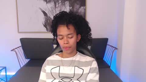 Snapshot of shenna_brunette_ chatting on December 24, 2024, 4:51 pm Shenna online show from December 24, 2024, 4:51 pm