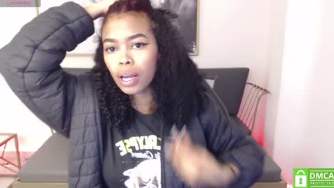 Snapshot of shenna_brunette_ chatting on December 30, 2024, 1:03 pm Shenna online show from December 30, 2024, 1:03 pm