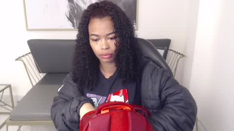 Snapshot of shenna_brunette_ chatting on January 3, 2025, 1:03 pm Shenna online show from January 3, 2025, 1:03 pm