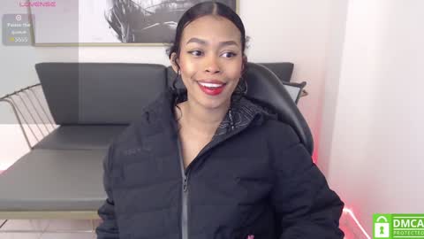 Snapshot of shenna_brunette_ chatting on February 2, 2025, 1:08 pm Shenna online show from February 2, 2025, 1:08 pm