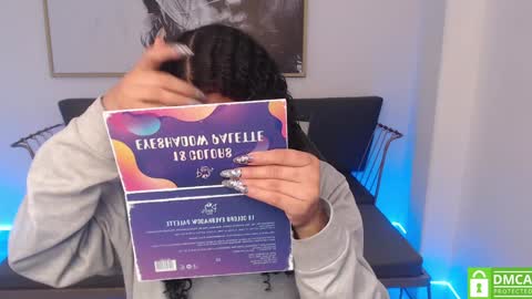 Snapshot of shenna_brunette_ chatting on February 5, 2025, 1:11 pm Shenna online show from February 5, 2025, 1:11 pm