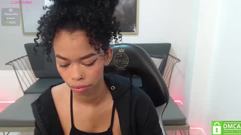 Snapshot of shenna_brunette_ chatting on February 15, 2025, 1:05 pm Shenna online show from February 15, 2025, 1:05 pm
