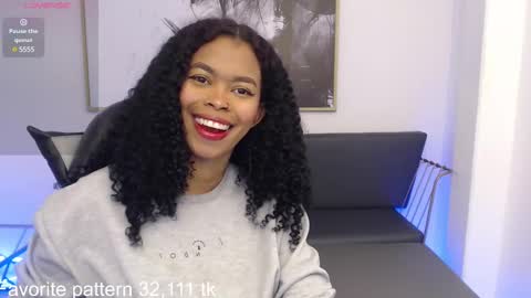 Snapshot of shenna_brunette_ chatting on February 24, 2025, 1:31 pm Shenna online show from February 24, 2025, 1:31 pm