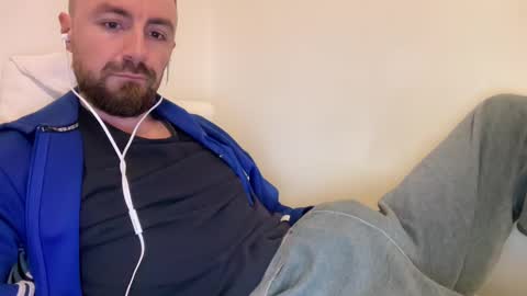 Snapshot of show_jizzness chatting on February 4, 2025, 7:33 pm show_jizzness online show from February 4, 2025, 7:33 pm