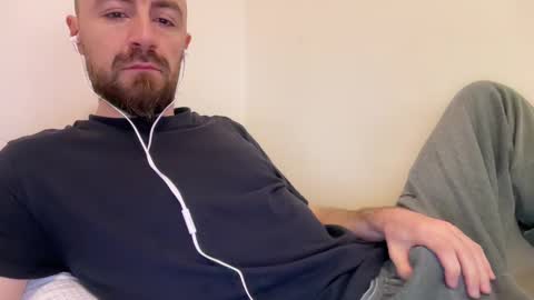 Snapshot of show_jizzness chatting on February 6, 2025, 8:18 am show_jizzness online show from February 6, 2025, 8:18 am