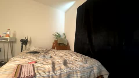 shurthingxx online show from February 25, 2025, 6:09 pm