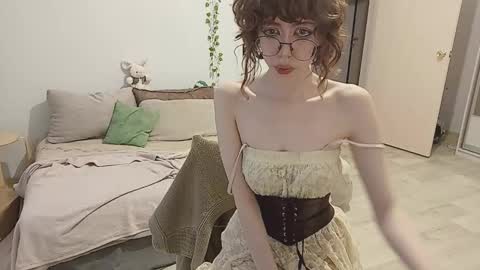 Snapshot of shushencii chatting on November 10, 2025, 10:58 am Aria online show from November 10, 2025, 10:58 am