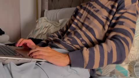 Snapshot of shydude666 chatting on December 22, 2024, 1:55 am shydude666 online show from December 22, 2024, 1:55 am