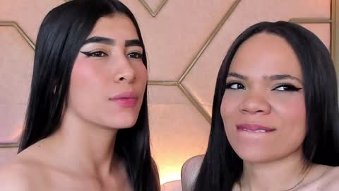 Snapshot of siara_lewis_ chatting on December 12, 2024, 12:38 am Siara and Zoe tattoo online show from December 12, 2024, 12:38 am