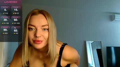Snapshot of siberian_girl_ chatting on September 16, 2025, 2:34 am Eva online show from September 16, 2025, 2:34 am