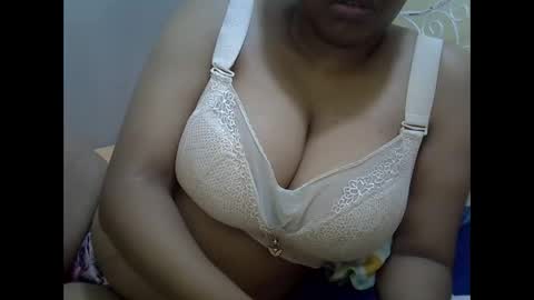 Snapshot of sisibrown97 chatting on September 15, 2025, 10:32 pm brown online show from September 15, 2025, 10:32 pm