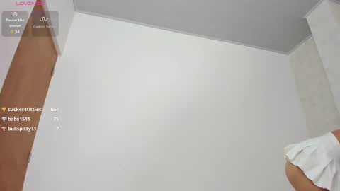 Snapshot of skinny_isabela chatting on February 21, 2025, 2:27 pm Isabela online show from February 21, 2025, 2:27 pm