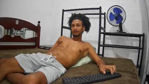 Snapshot of skinnylatinman chatting on September 30, 2025, 9:53 pm Skinny Latin Man online show from September 30, 2025, 9:53 pm