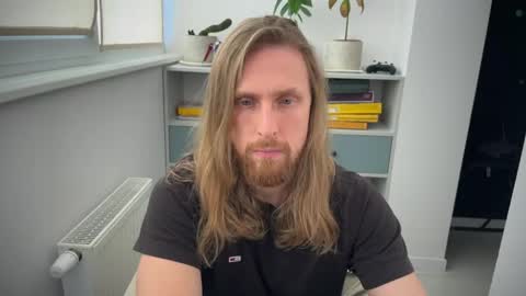 Snapshot of sky_guy25 chatting on October 17, 2025, 8:39 am sky_guy25 online show from October 17, 2025, 8:39 am