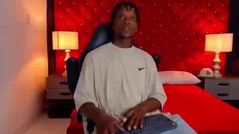 Snapshot of skylerbigxxx chatting on September 19, 2025, 4:03 am SKYLERBIGXXX online show from September 19, 2025, 4:03 am