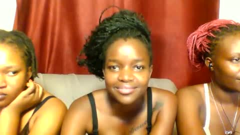 Snapshot of sleek_ass chatting on February 21, 2025, 10:37 pm sleek_ass online show from February 21, 2025, 10:37 pm