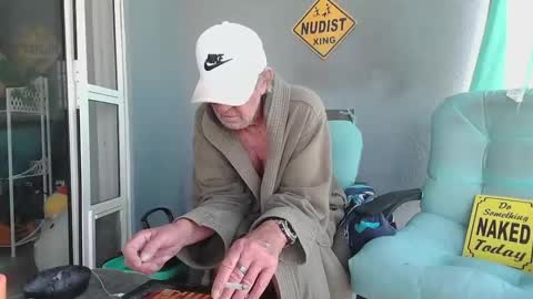 Snapshot of smallpenisbigtongue chatting on March 4, 2025, 1:17 pm Daddy online show from March 4, 2025, 1:17 pm