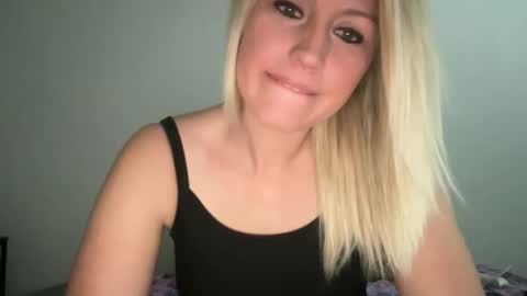 Snapshot of smexxii93 chatting on December 27, 2024, 8:50 pm smexxii93 online show from December 27, 2024, 8:50 pm