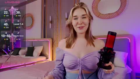 Snapshot of smiley_mia_ chatting on February 23, 2025, 8:17 am Mia online show from February 23, 2025, 8:17 am