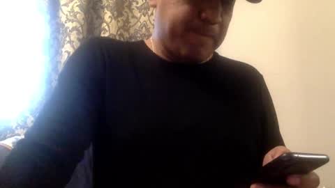 Snapshot of smoothstrik3r chatting on December 22, 2024, 12:39 am smoothstrik3r online show from December 22, 2024, 12:39 am