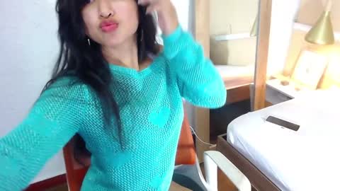 Snapshot of sneakyy_fantasy chatting on December 19, 2024, 3:51 am Hellen  online show from December 19, 2024, 3:51 am