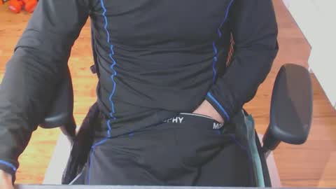 Snapshot of snooze85 chatting on October 3, 2025, 6:32 am Cbt-Slave online show from October 3, 2025, 6:32 am